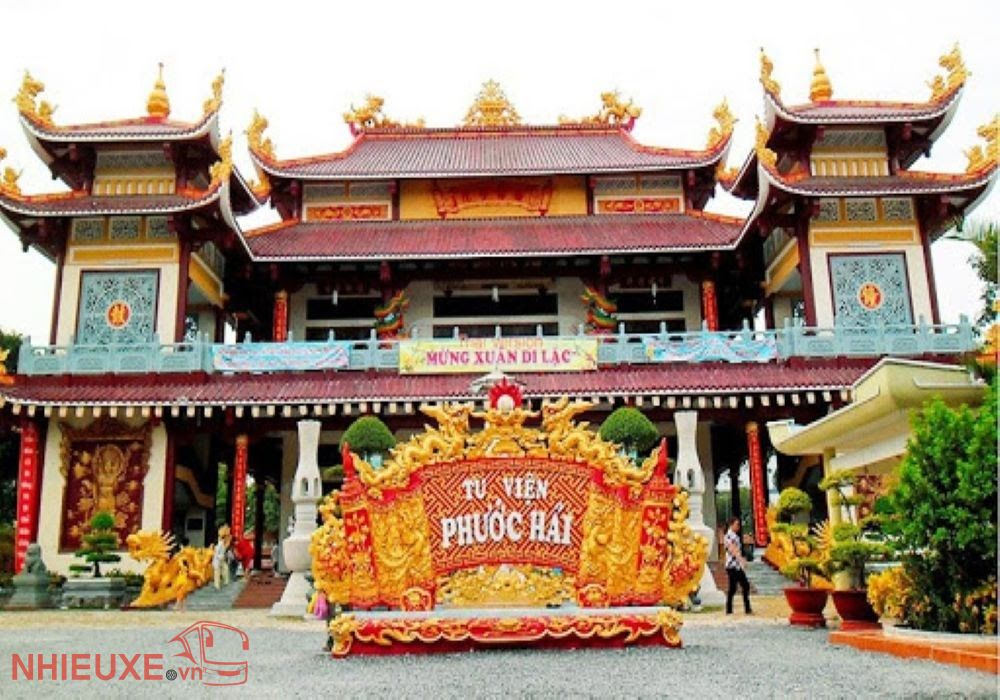 Thuê xe đi 12 cảnh chùa ở Long Thành