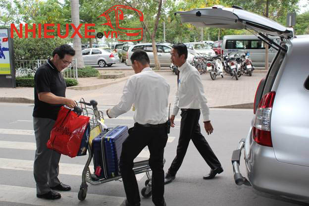 Dịch vụ cho thuê đưa đón sân bay Tân Sơn Nhất của NHIEUXE.VN