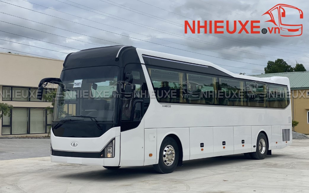 Xe 45 chỗ Universe