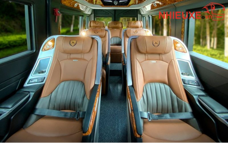 Thuê xe limousine đi Hồ Mây Park