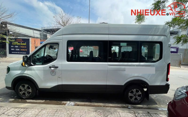 Ford Transit 2025 có giá bán hợp lý, nội thất rộng rãi, nhiều tiện ích