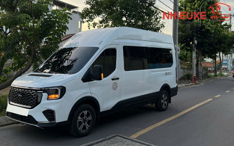 Ngoại thất hiện đại, mạnh mẽ của Ford Transit 2025