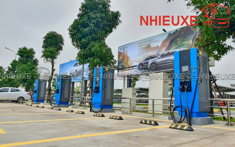 Lưu ý quan trọng khi sạc xe máy điện VinFast tại trạm công cộng