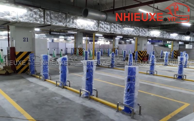 So sánh giá sạc xe máy điện VinFast tại trạm công cộng và tại nhà