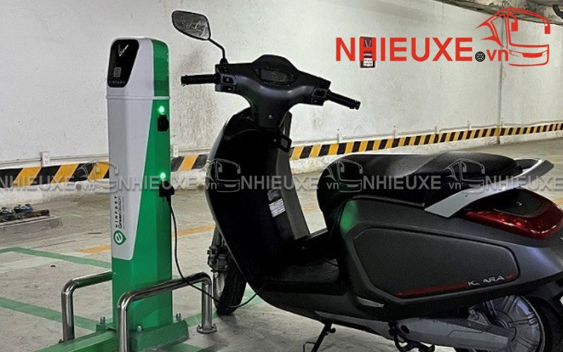 Cách sạc xe máy điện VinFast tại nhà cực đơn giản