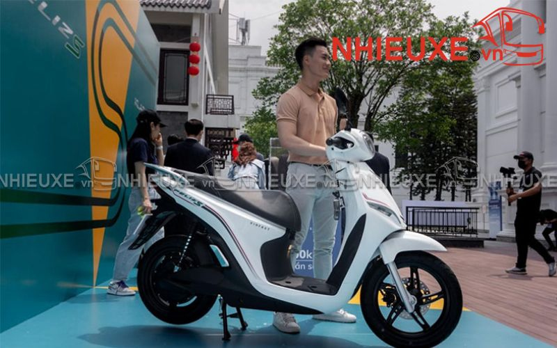 xe máy điện vinfast có sạc ở nhà được không