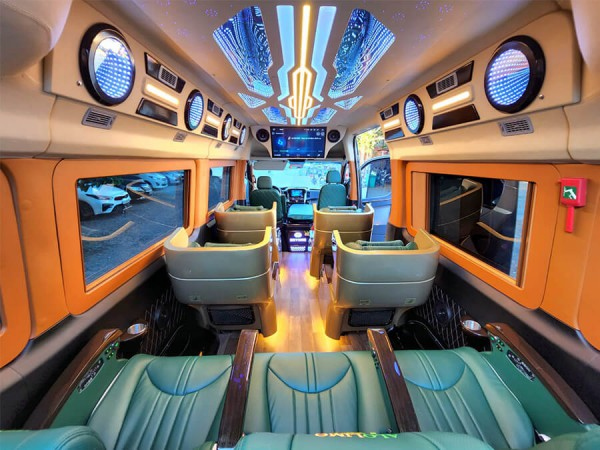 Nội thất của xe Limousine 9 chỗ