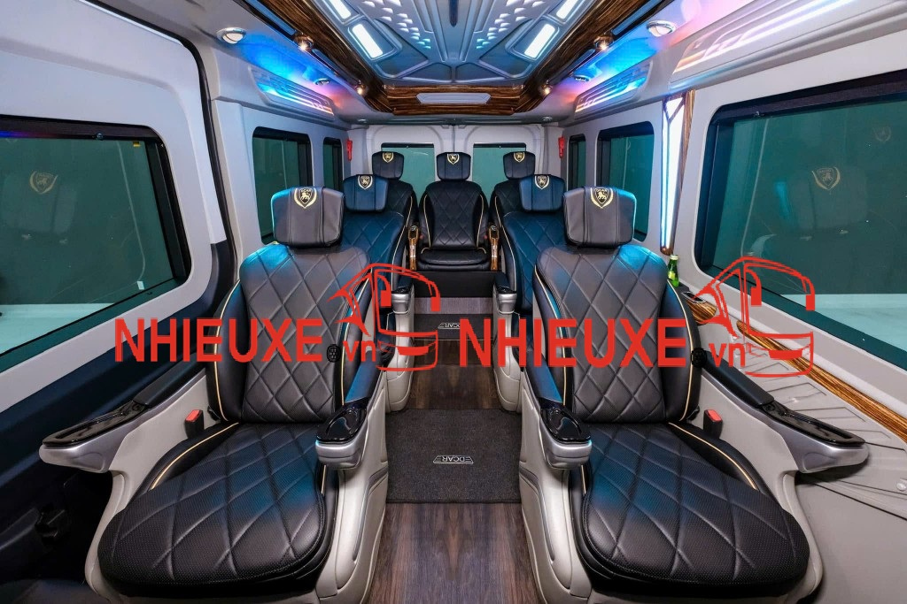 Xe Ford Transit Limousine Hạng Thương Gia 10 Chổ.