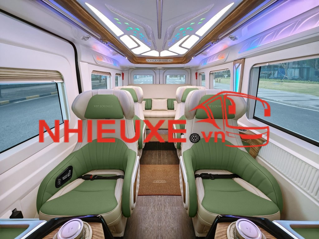Xe Ford Transit Limousine Phiên bản VIP Lounge 10 Chổ.