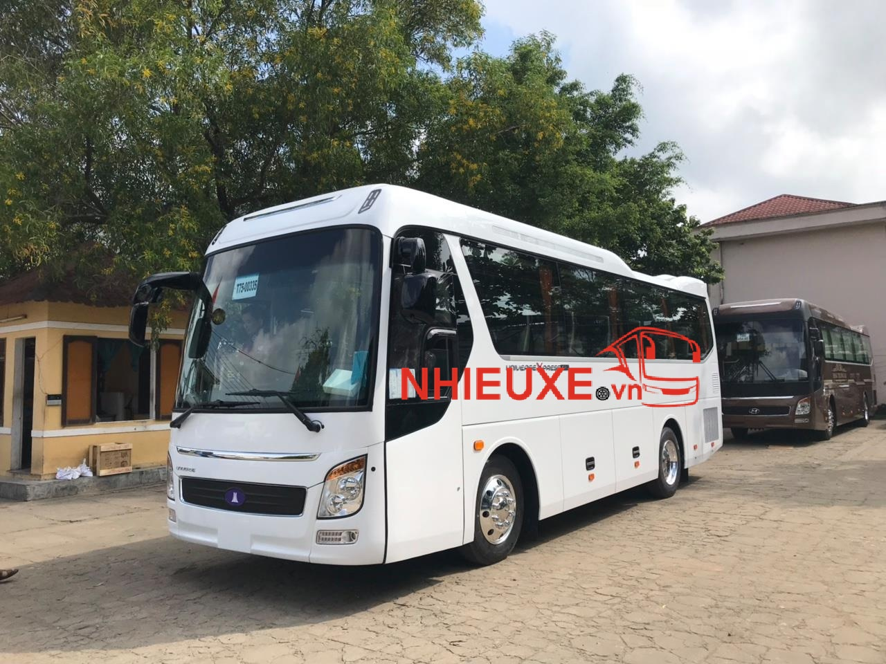 Thuê xe 29 chỗ Thaco đi viếng đám tang
