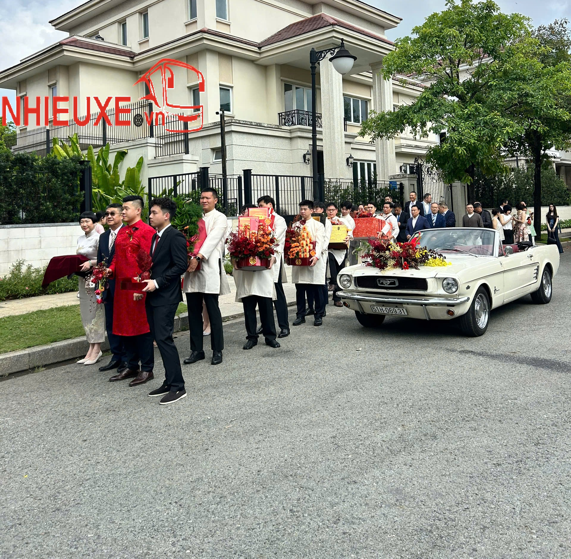 Nhieuxe cho thuê xe cưới hcm