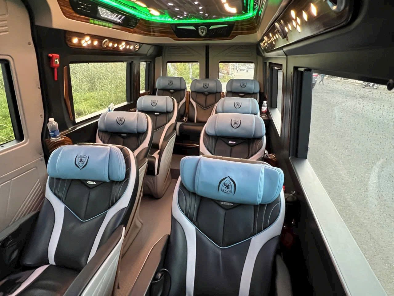 limousine 12 chỗ decar