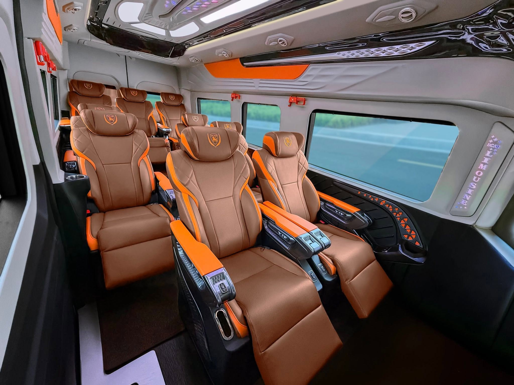 limousine 12 chỗ decar