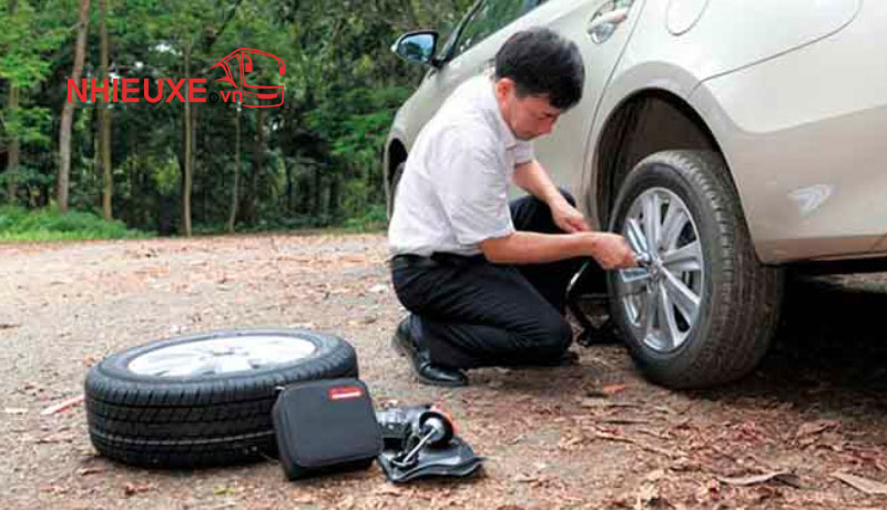 Tài xế giàu kinh nghiệm và khả năng linh động cao, luôn kiểm tra và trang bị lốp dự phòng trên xe