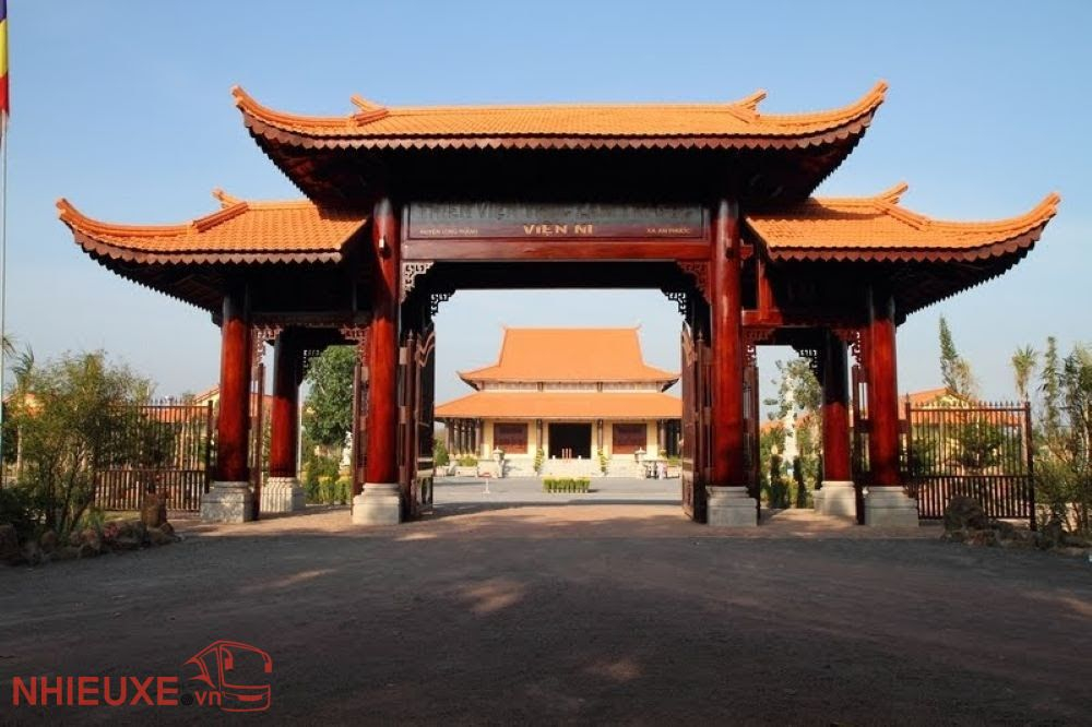 Thuê xe đi 12 cảnh chùa ở Long Thành