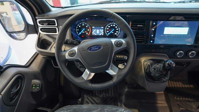 Đánh giá thông số kỹ thuật và kích thước xe 16 chỗ Ford Transit 